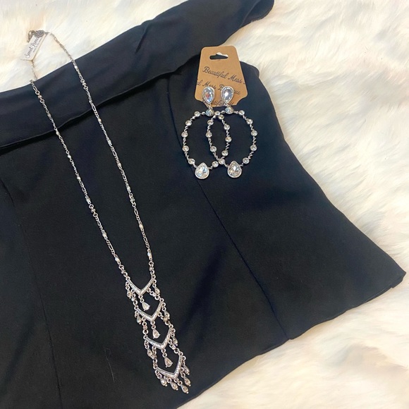 NWT Shoulders Out Top - Picture 4 of 6